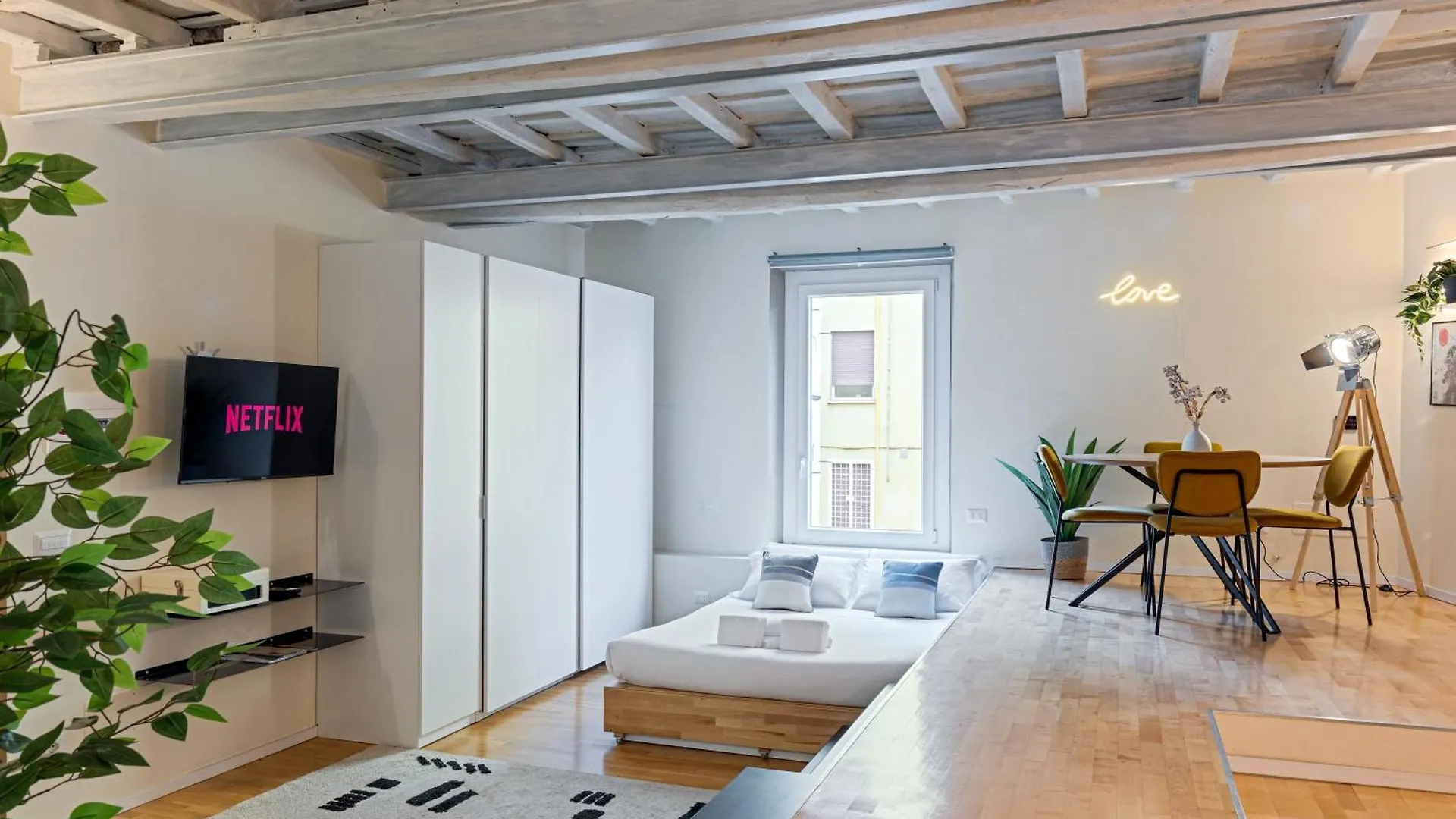 Apartment Cantoni 4A - Loft At Colosseum Rome Italy