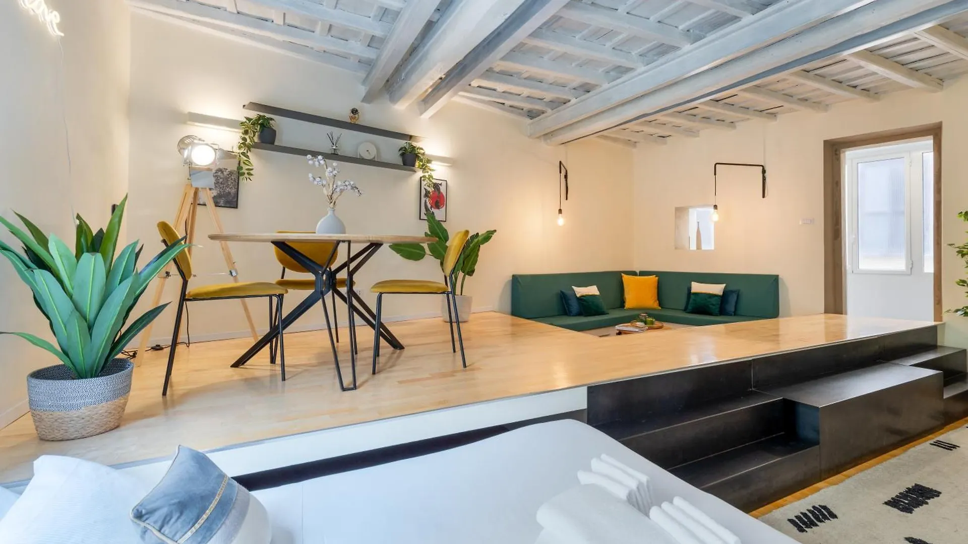 Apartment Cantoni 4A - Loft At Colosseum Rome Italy
